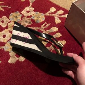 Juicy couture slipper size 6